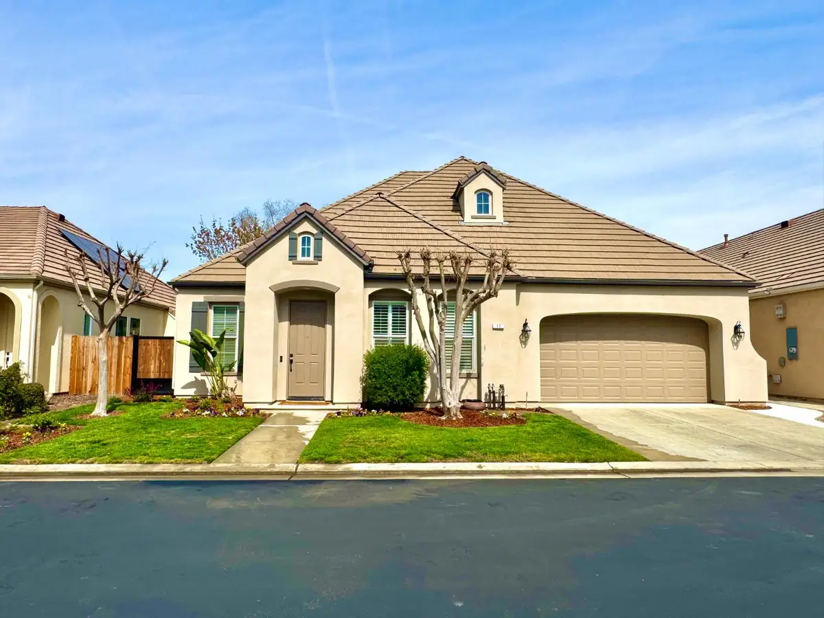 77 W Lester Avenue, Clovis, CA 93619 - #1