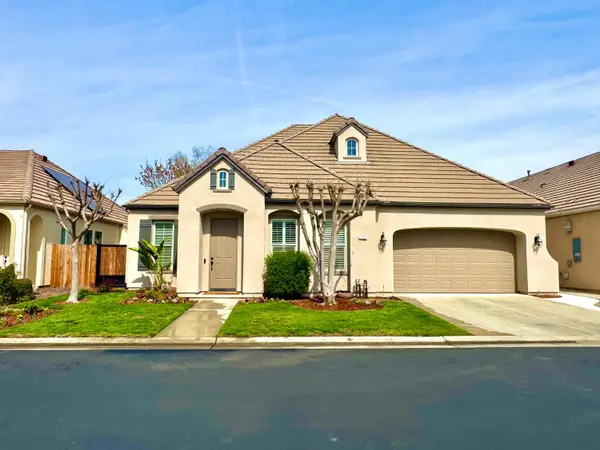 77 W Lester Avenue, Clovis, CA 93619