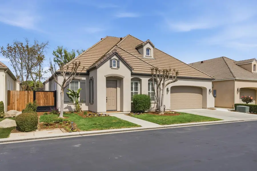 77 W Lester Avenue, Clovis, CA 93619 - #3