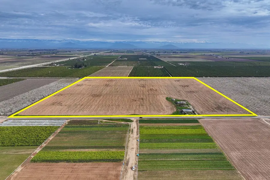 422 S Leonard Avenue, Sanger, CA 93657 - #3