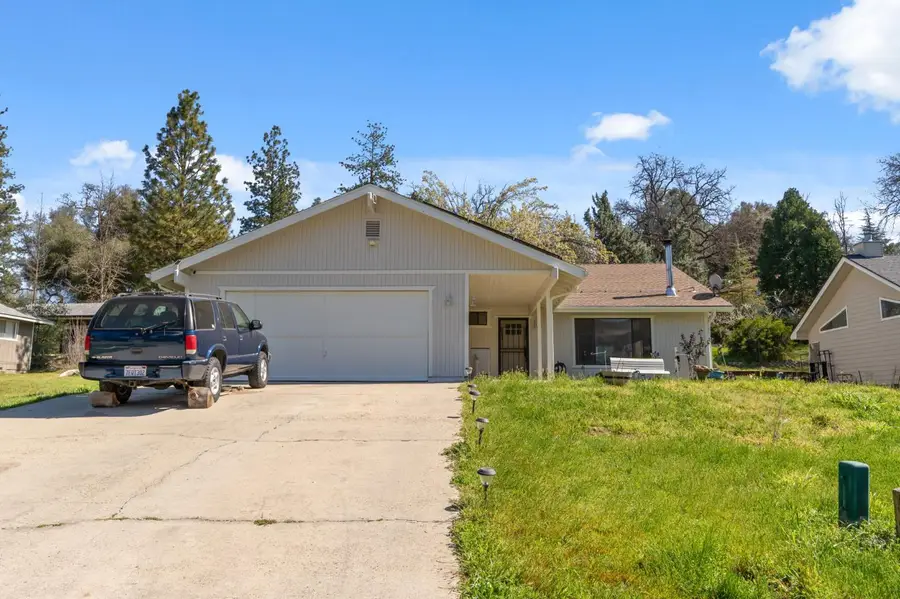 40875 Griffin Dr, Oakhurst, CA 93644 - #2