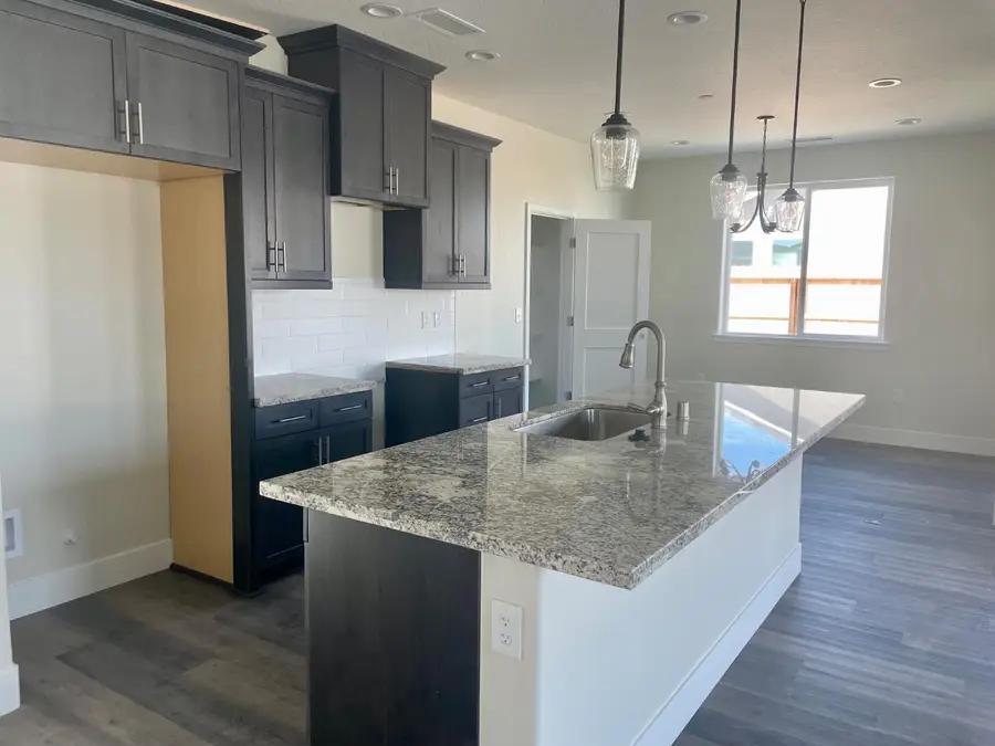 16162 West Monterey Avenue, Kerman, CA 93630 - #3