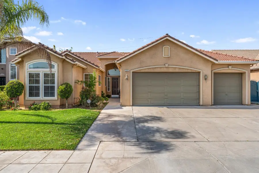 6265 W Menlo Avenue, Fresno, CA 93722 - #2