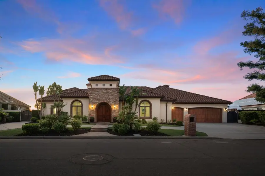 214 W Bluff Avenue, Fresno, CA 93711 - #2