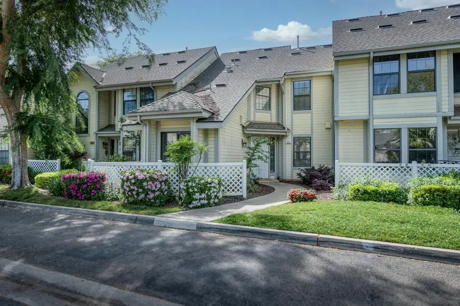 923 E Foxhill Drive, Fresno, CA 93720 - #2