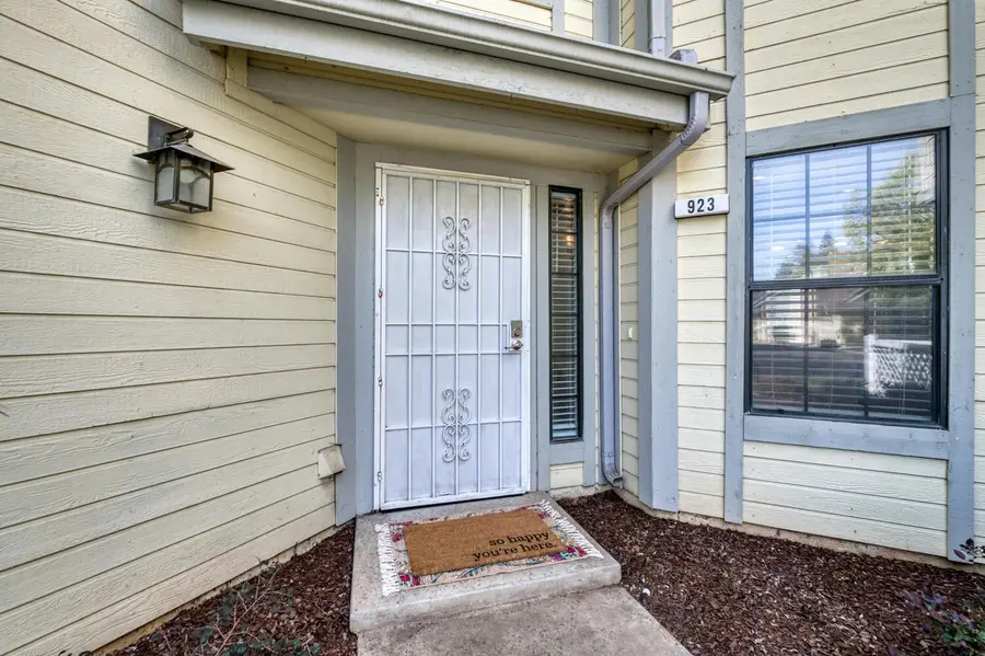 923 E Foxhill Drive, Fresno, CA 93720 - #3