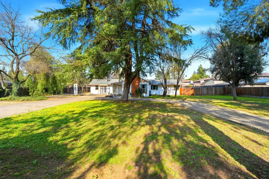 610 W Barstow, Fresno, CA 93704 - #3