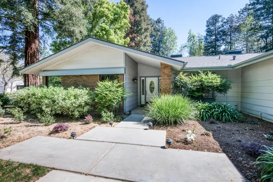 6702 N Dolores Avenue, Fresno, CA 93711 - #2