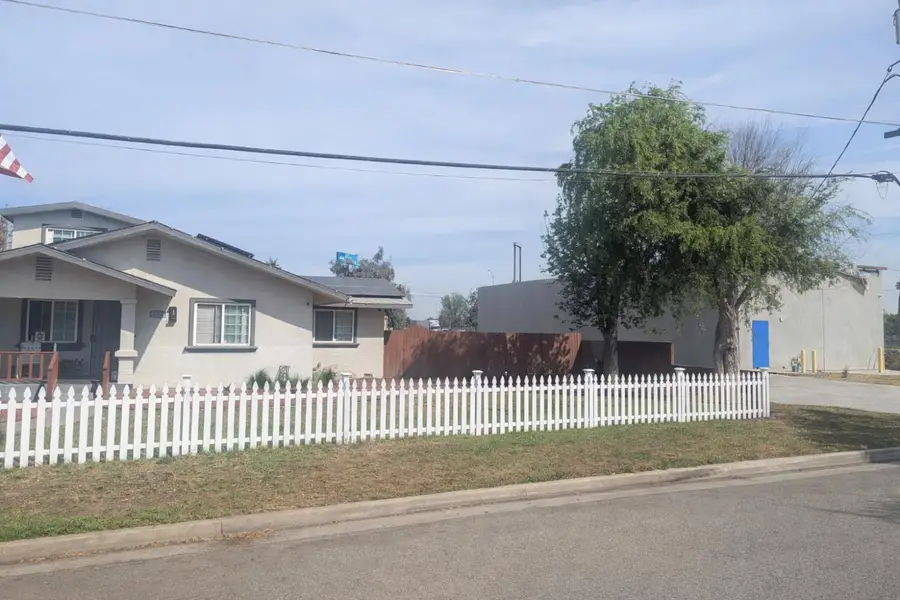 109 W Lewis Street, Madera, CA 93637 - #2