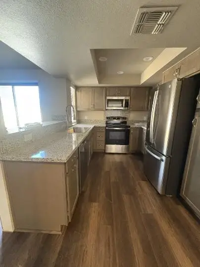 5095 W Kadota Avenue, Fresno, CA 93722 - #2