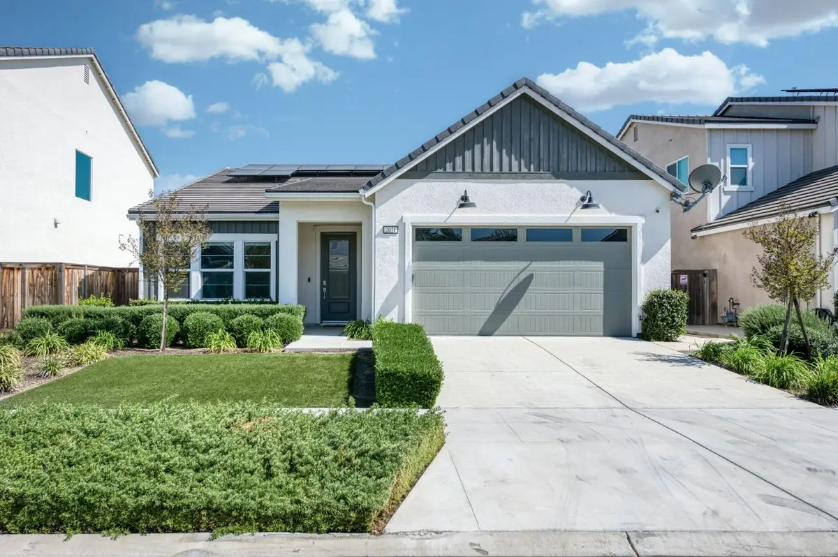 2071 N Hughes Avenue, Clovis, CA 93619 - #1