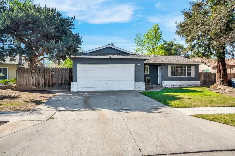 3415 W Oswego Avenue, Fresno, CA 93711 - #3