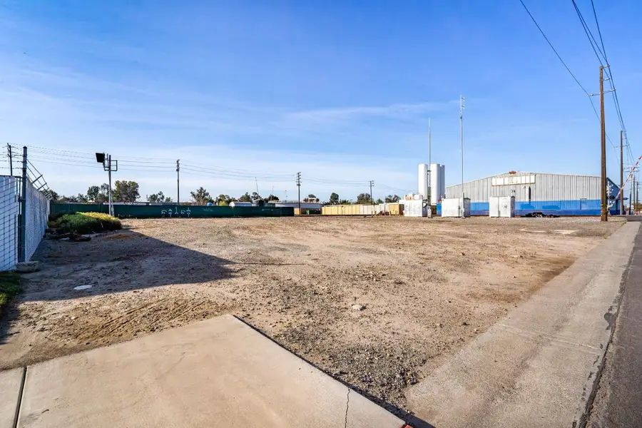 1 6th St, Hanford, CA 93230 - #3