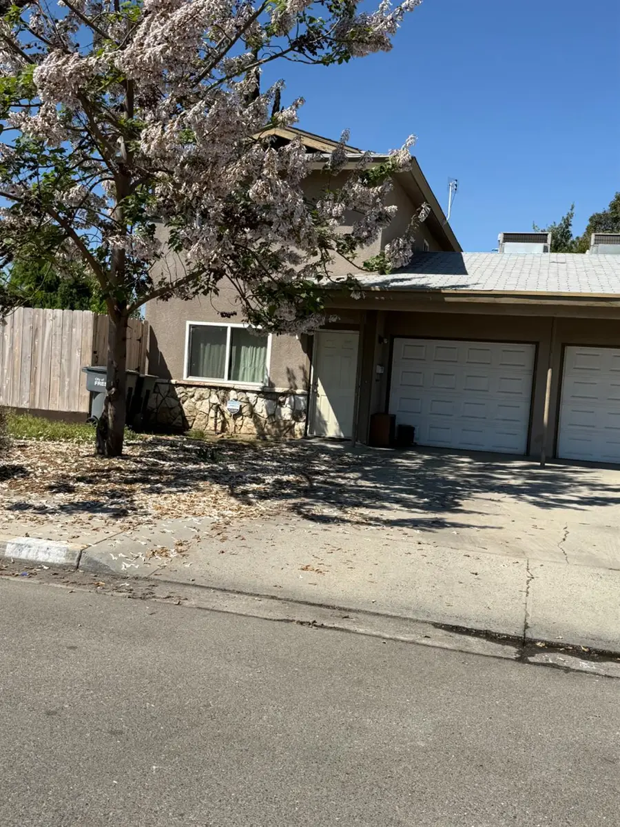 3719 E Hampton Way E #2, Fresno, CA 93726 - #3