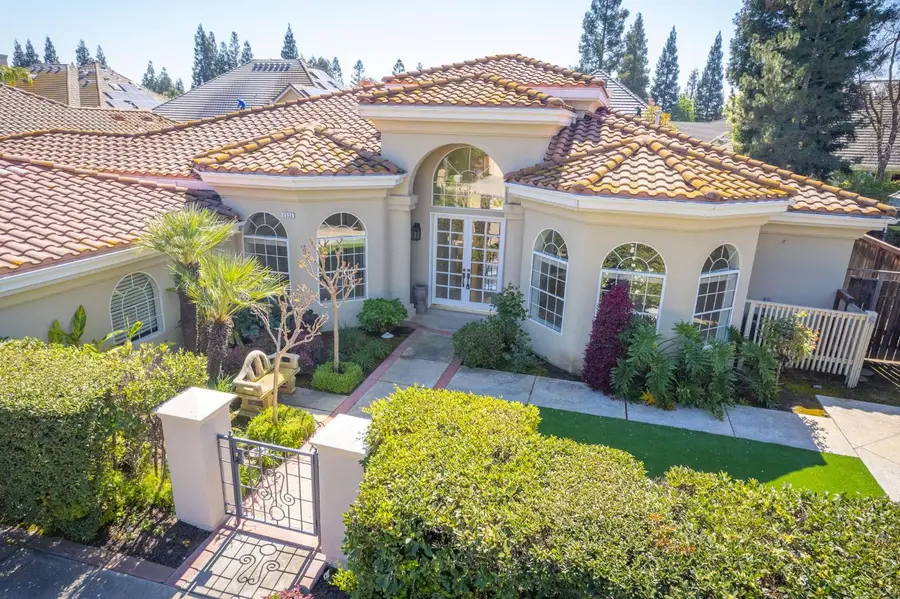 1533 E Forest Oaks Drive, Fresno, CA 93730 - #2
