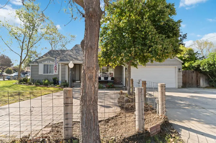 3144 E Sussex Way, Fresno, CA 93726 - #3