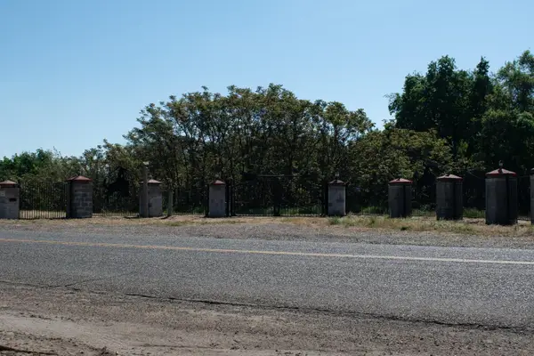 1000 S Rainbow Route, Sanger, CA 93657