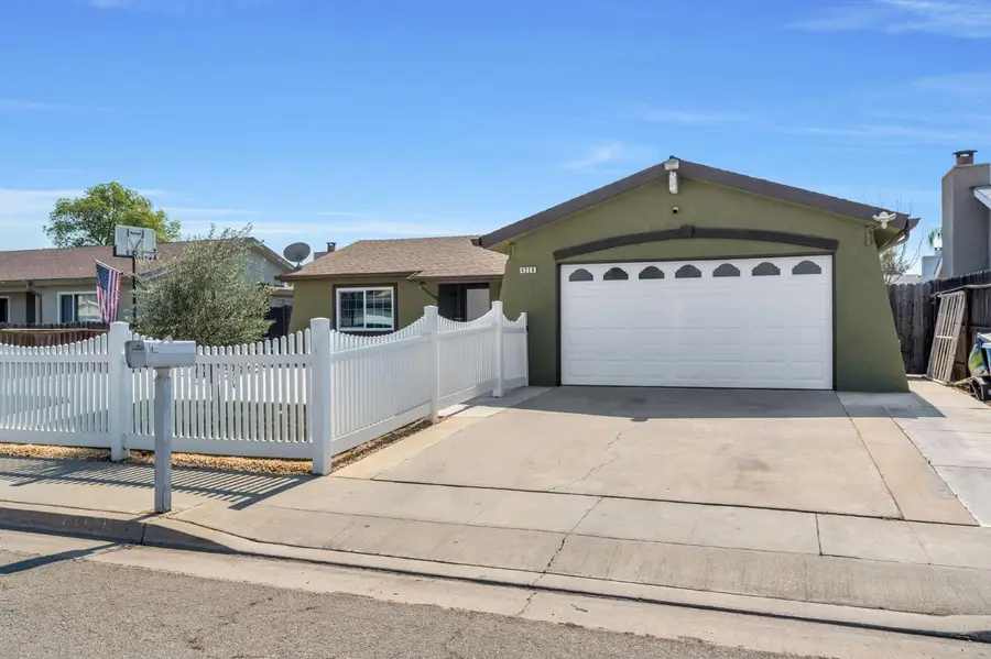 4239 W Cortland Avenue, Fresno, CA 93722 - #3