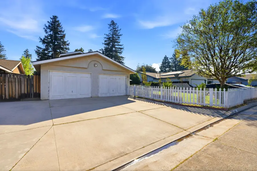6316 N Barcus Avenue, Fresno, CA 93722 - #3