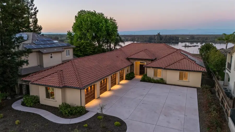 4748 W Alluvial Avenue, Fresno, CA 93722 - #2