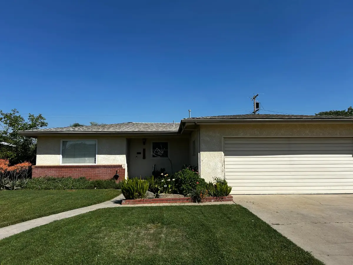 636 Newton, Dinuba, CA 93618 - #1