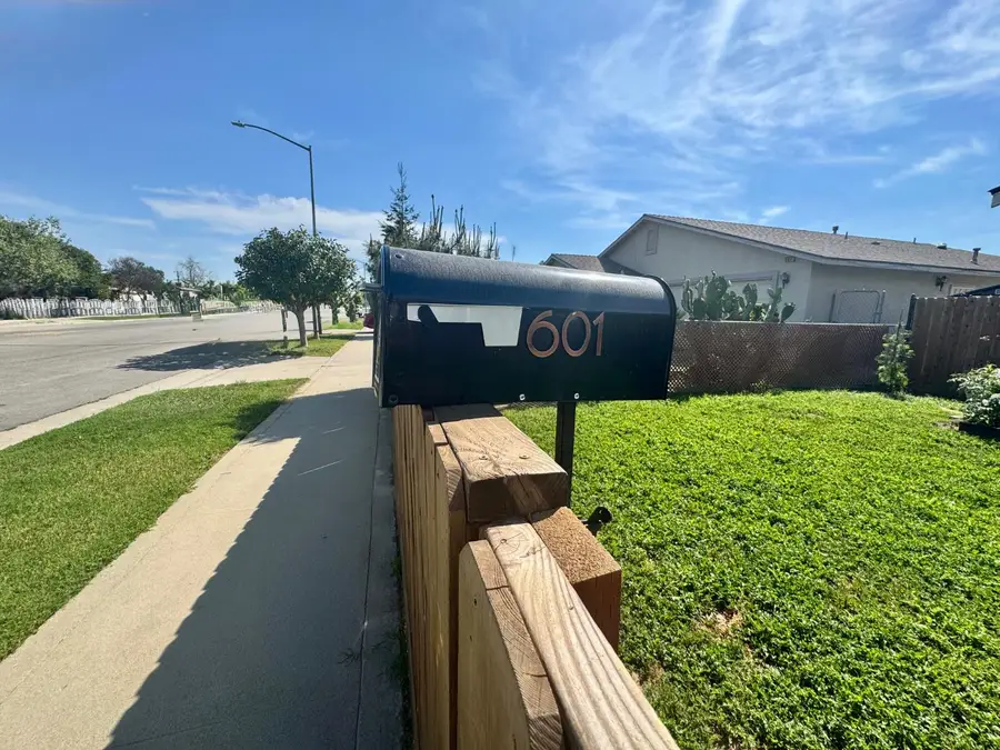 601 I Street, Sanger, CA 93657 - #3
