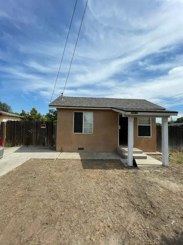 1148 S Umbrella Street, Dinuba, CA 93618