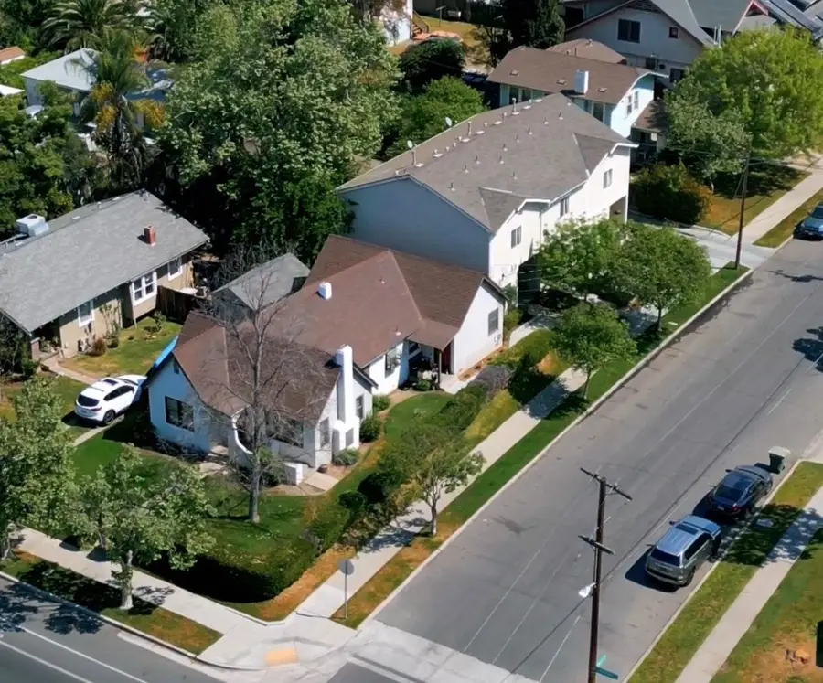 1008 N Broadway Street, Fresno, CA 93728 - #3