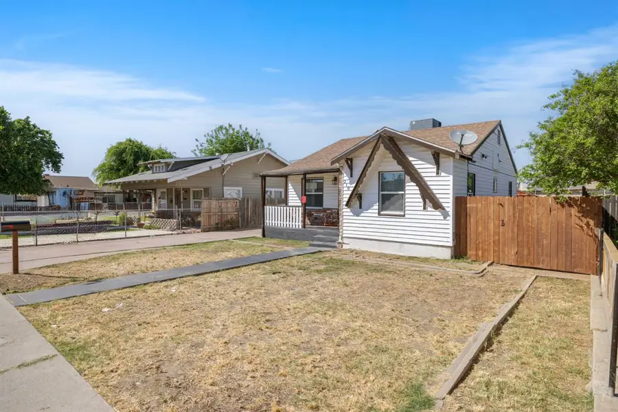 210 E Bush Street, Lemoore, CA 93245 - #3
