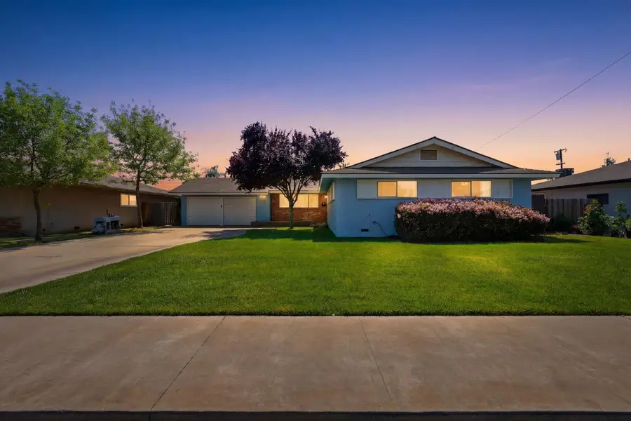 289 W Cypress Avenue, Reedley, CA 93654 - #2