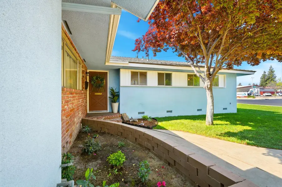 289 W Cypress Avenue, Reedley, CA 93654 - #3