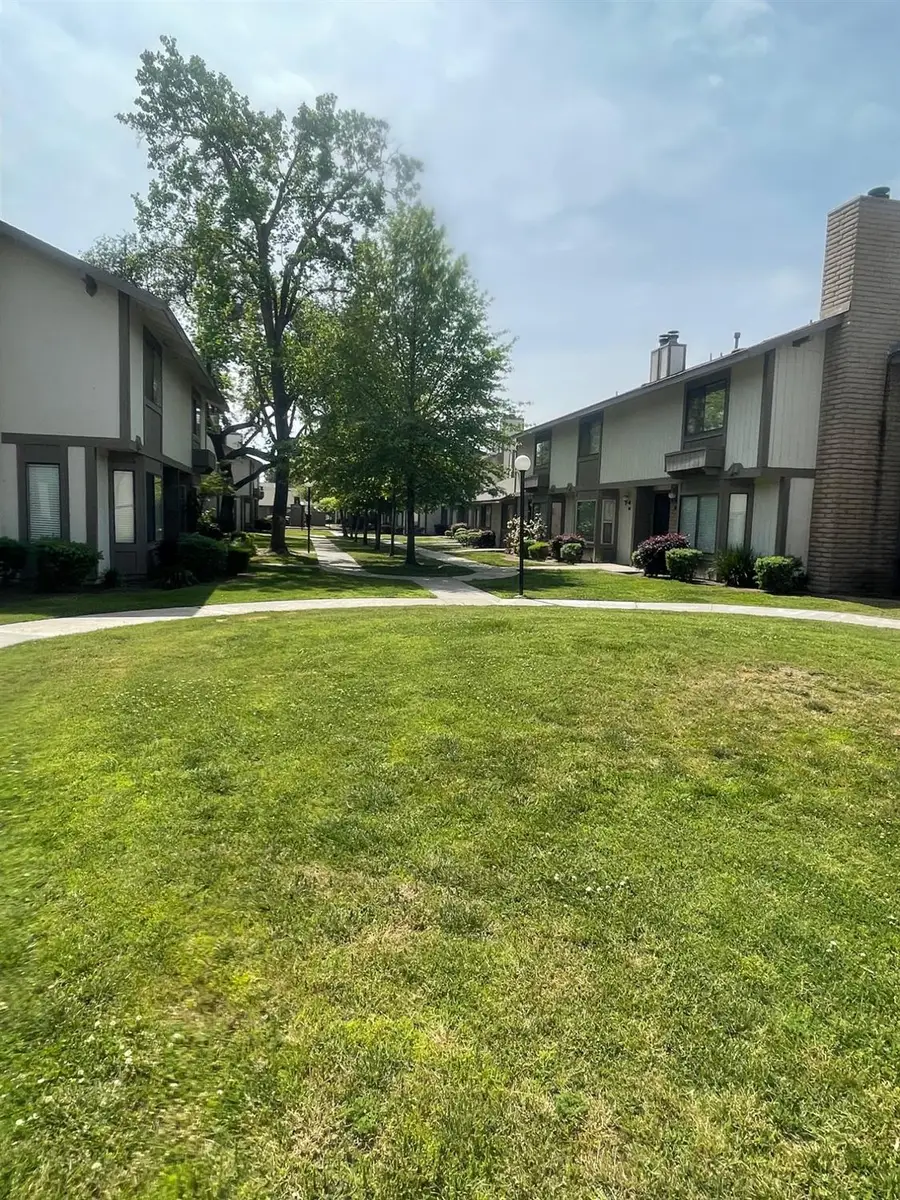 4676 E Alamos Avenue #106, Fresno, CA 93726 - #3