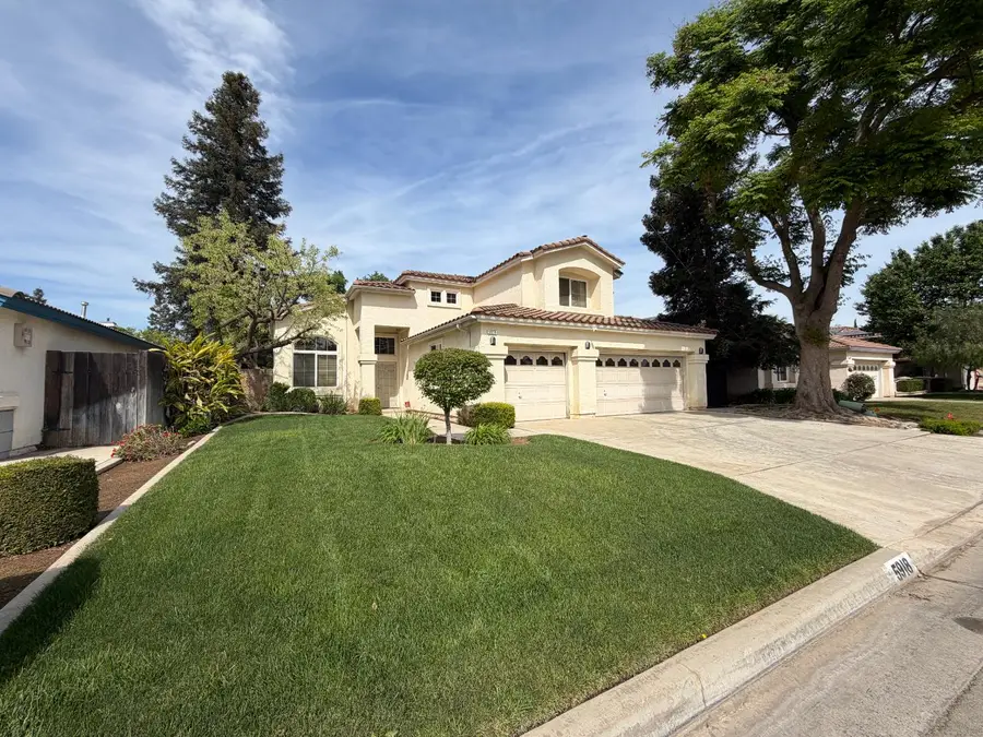 5918 W Chennault Avenue, Fresno, CA 93722 - #2