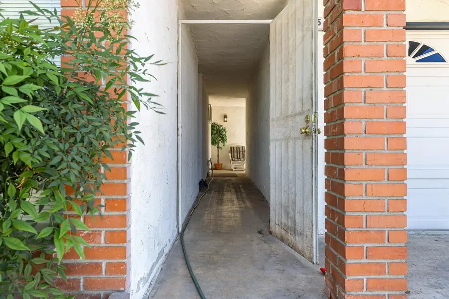 2045 W Simpson, Fresno, CA 93705 - #2