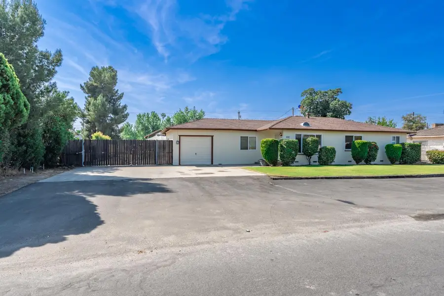 5582 E Swift Avenue, Fresno, CA 93727 - #2
