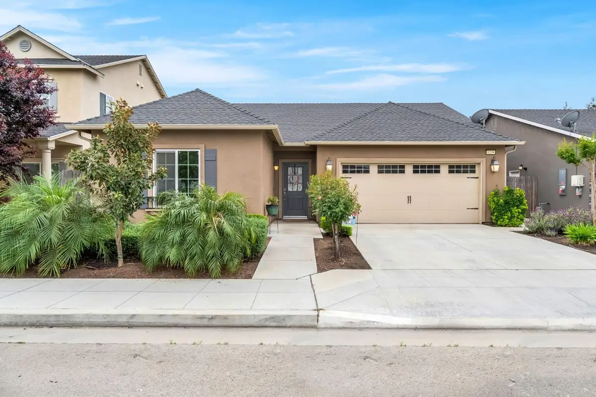 6239 E Fedora Avenue, Fresno, CA 93727 - #1