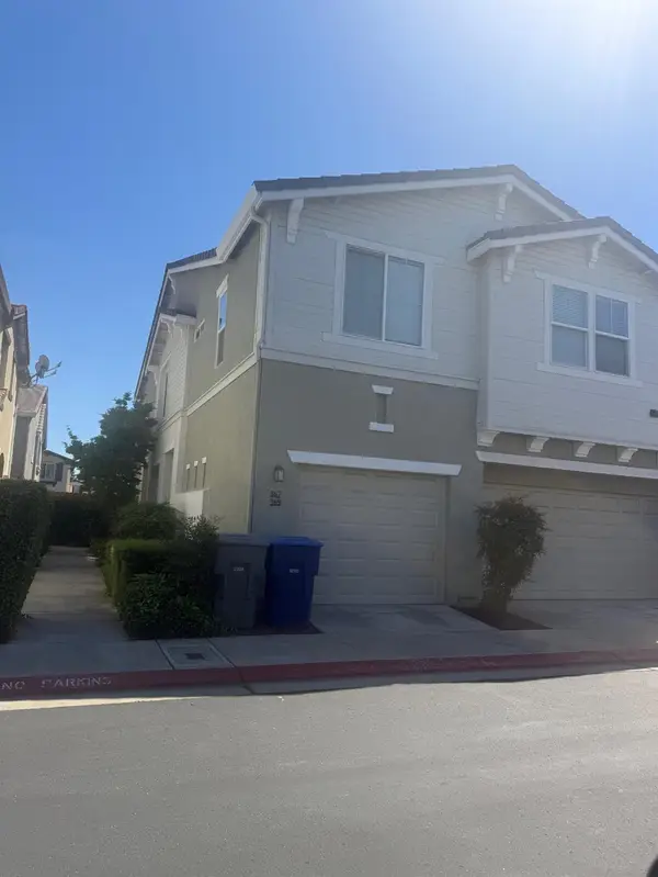 369 N Greco Lane, Clovis, CA 93611