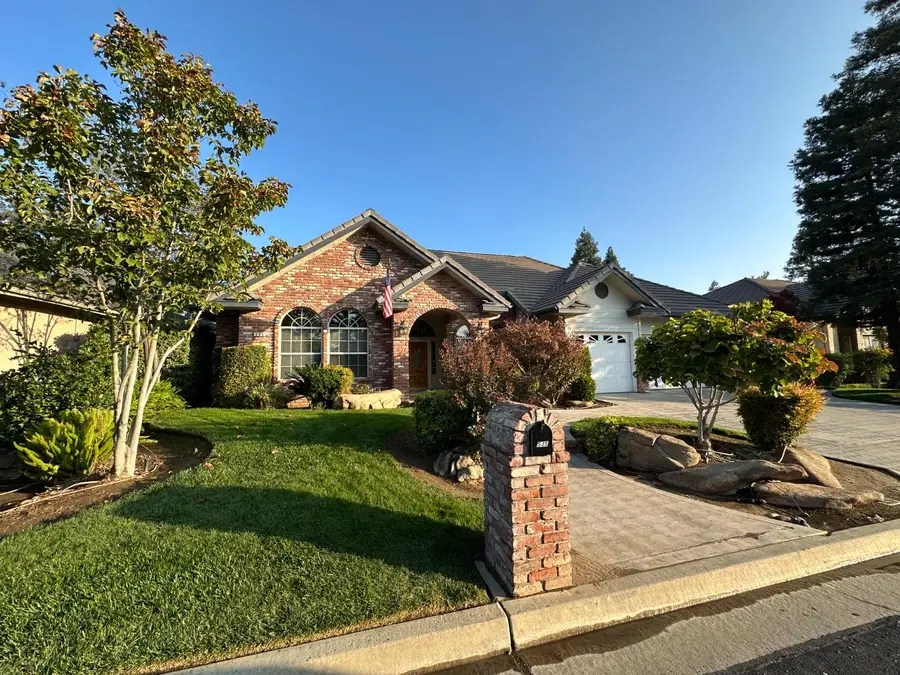 535 W Decatur Avenue, Clovis, CA 93611 - #2