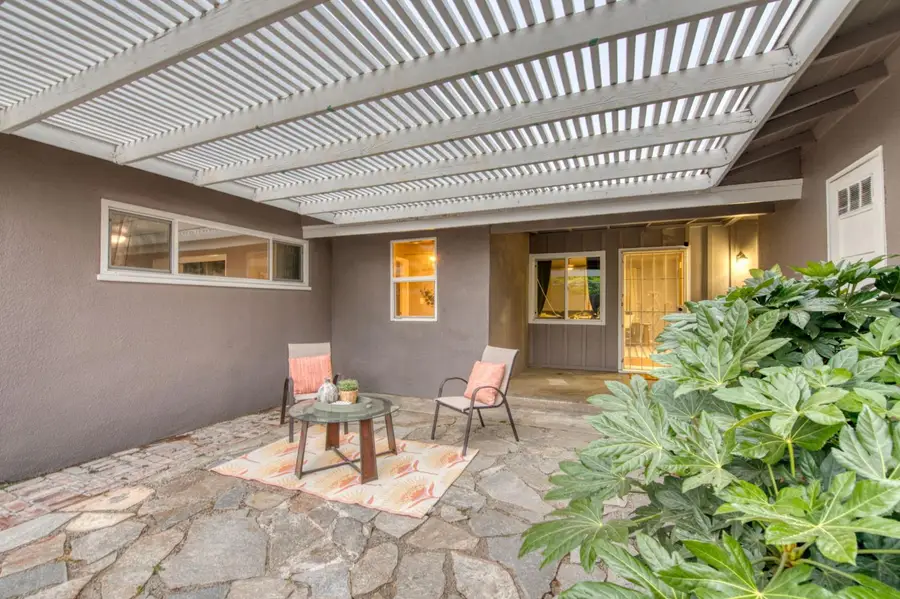 824 W Clinton Avenue, Fresno, CA 93705 - #2