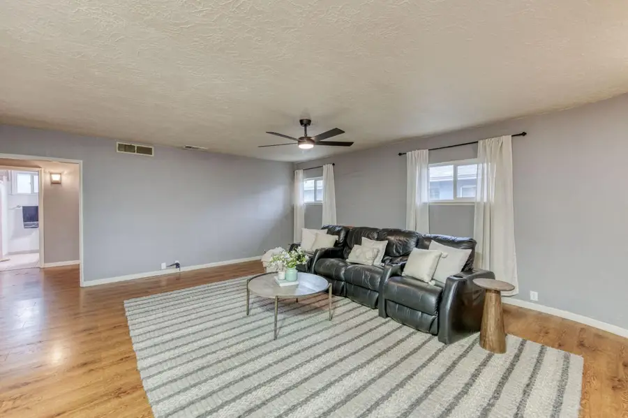 824 W Clinton Avenue, Fresno, CA 93705 - #3