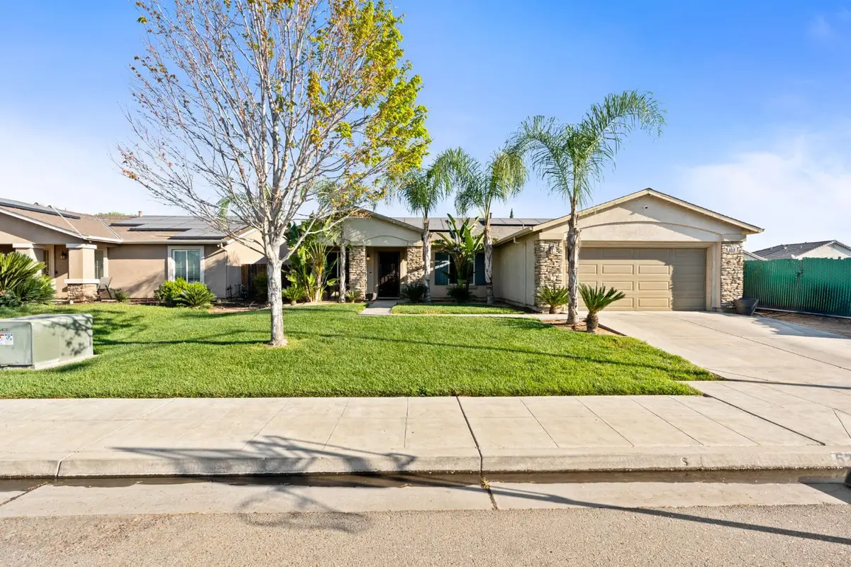 5219 E Garrett Avenue, Fresno, CA 93725 - #1