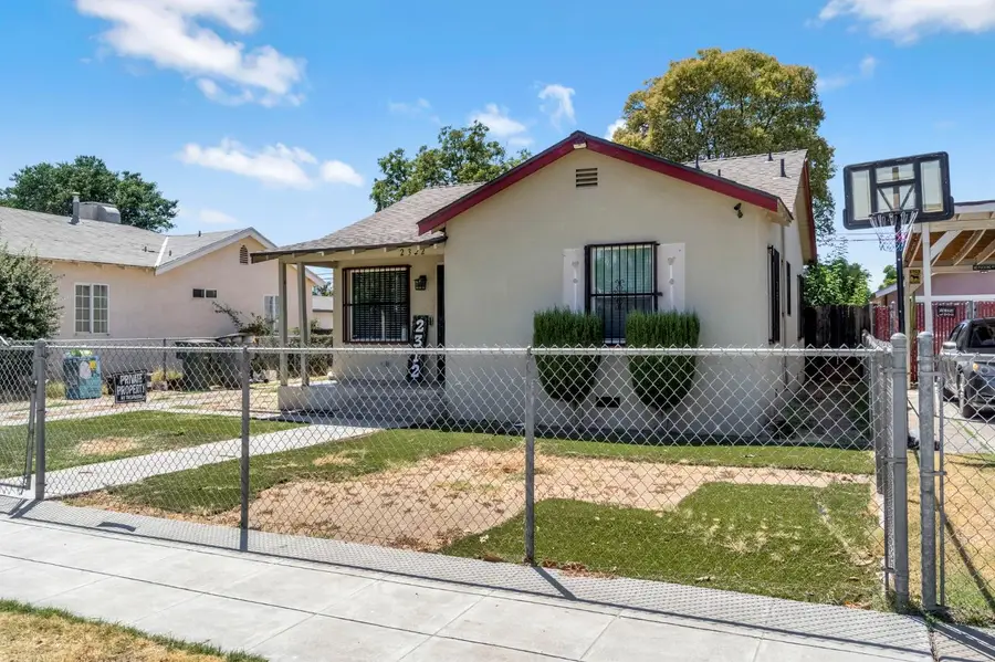 2312 S Holly Avenue, Fresno, CA 93706 - #3