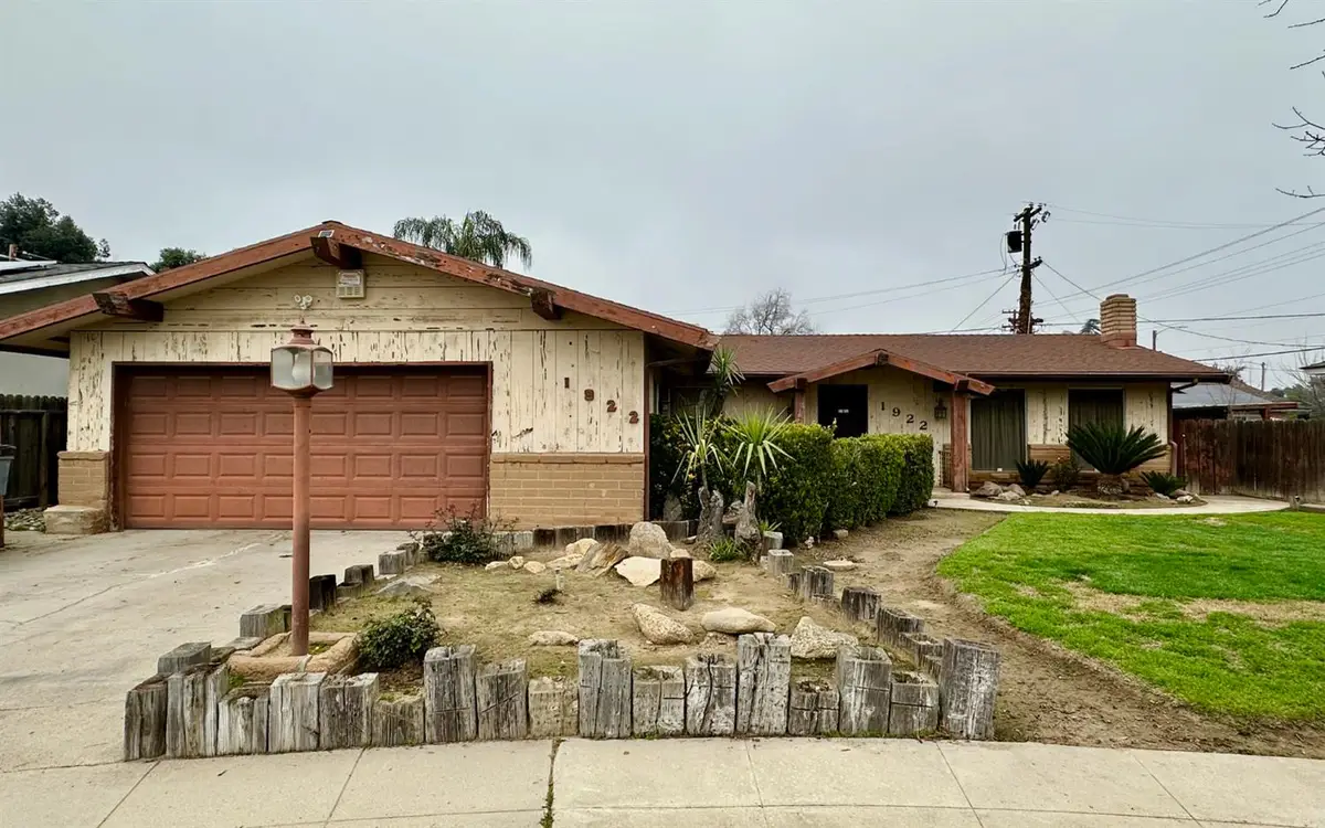 1922 N Dearing Avenue, Fresno, CA 93703 - #1