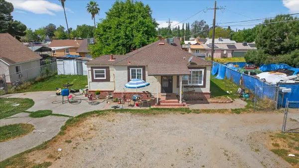1328 E Fedora Avenue, Fresno, CA 93704