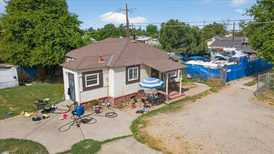 1328 E Fedora Avenue, Fresno, CA 93704 - #2