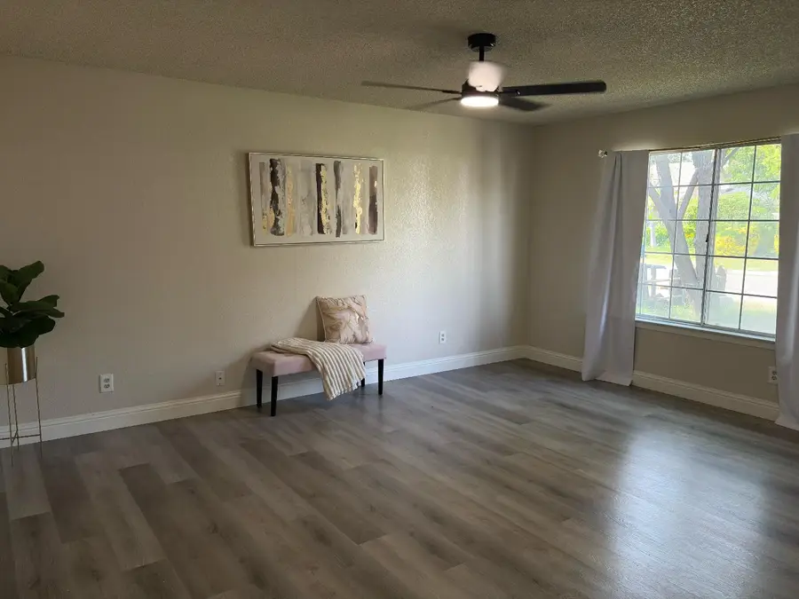 2071 Cromwell, Fresno, CA 93720 - #3