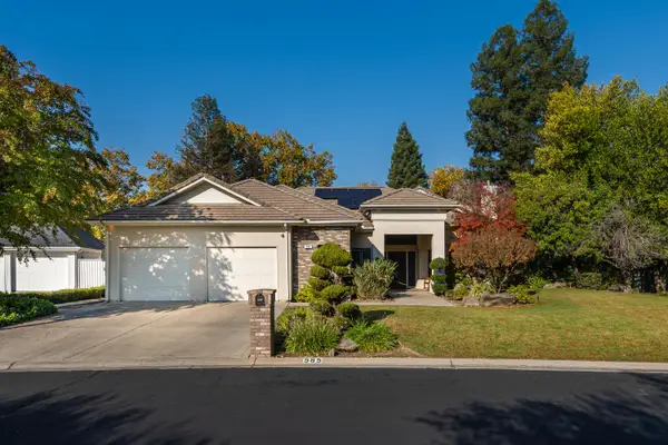 585 E Chesapeake Circle, Fresno, CA 93730