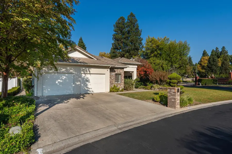 585 E Chesapeake Circle, Fresno, CA 93730 - #2