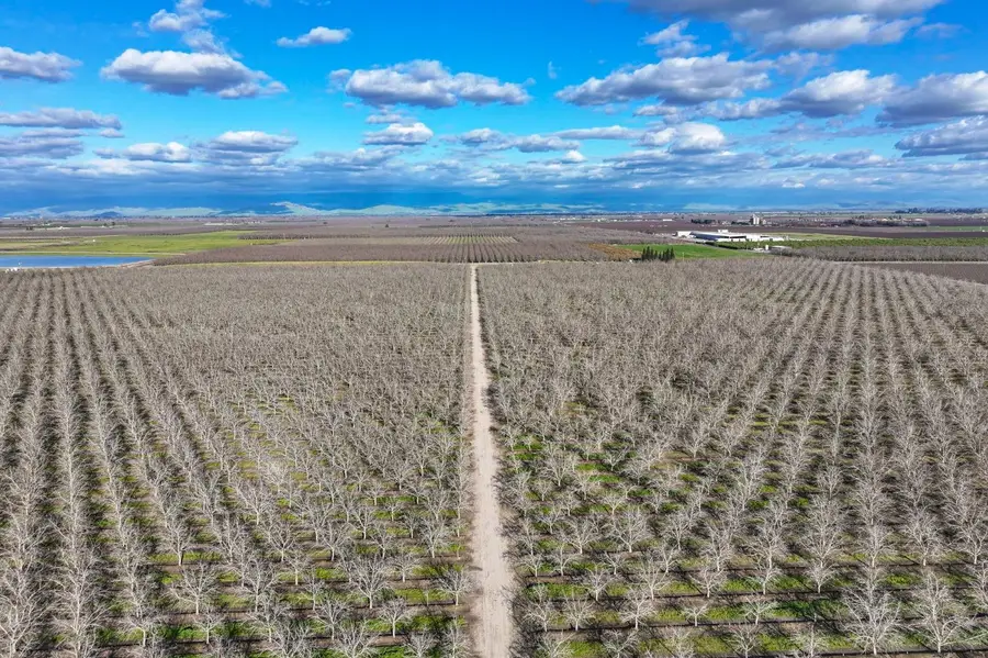 3012 N Oakmore Street, Tulare, CA 93274 - #3