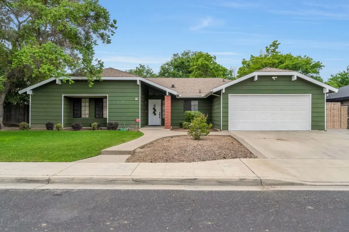 1718 Ash Avenue, Clovis, CA 93611 - #1